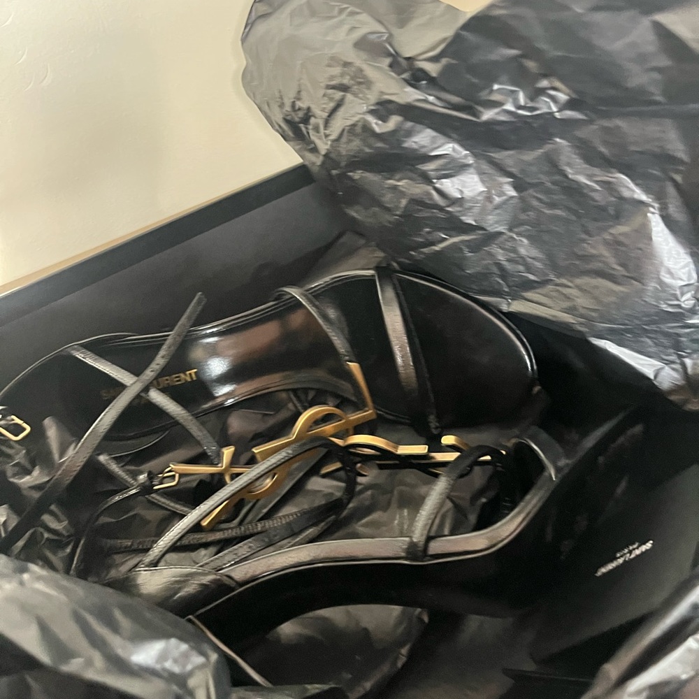 Saint Laurent heel